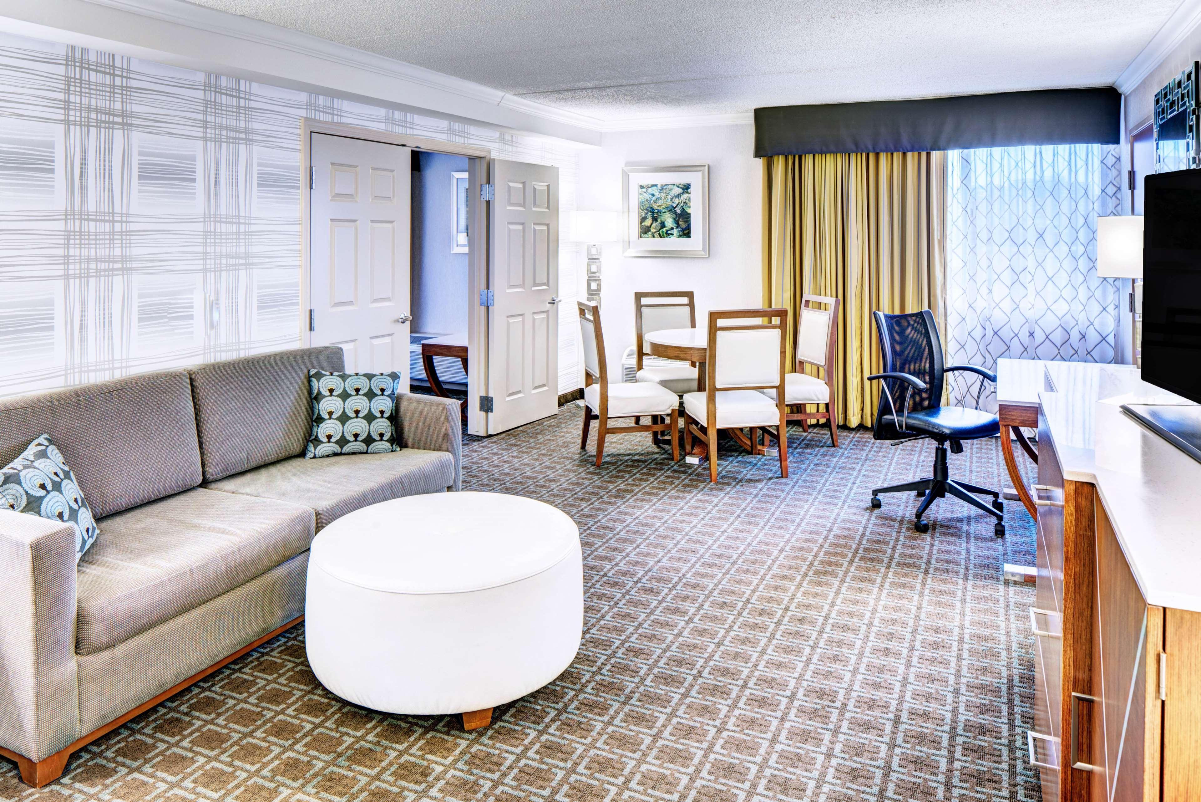 Doubletree By Hilton Madison Downtown Hotel Buitenkant foto